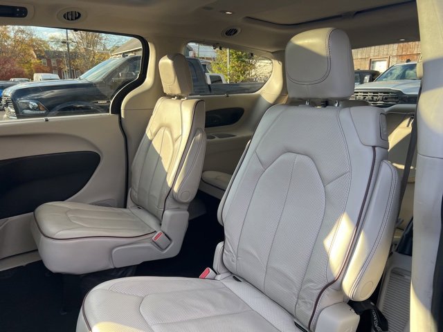 Used 2020 Chrysler Pacifica Limited image 20