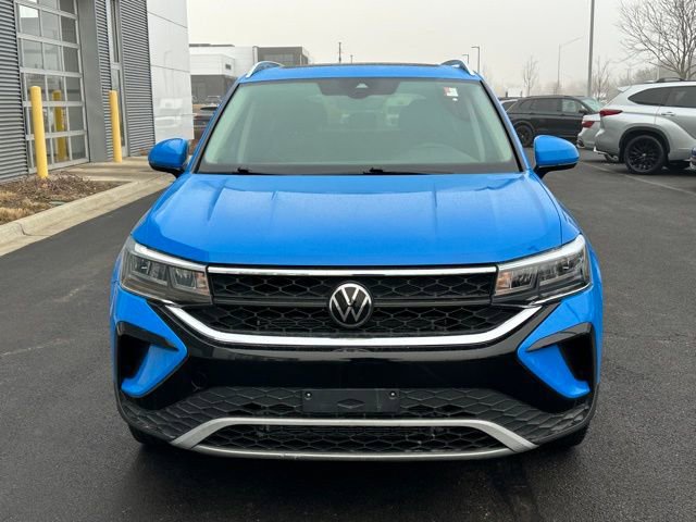 Certified 2024 Volkswagen Taos SE image 2