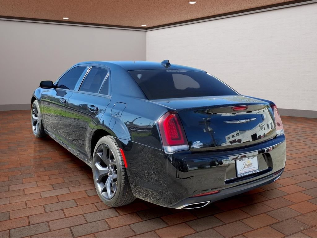 Used 2023 Chrysler 300 Touring w/ Sport Appearance Package RWD image 7
