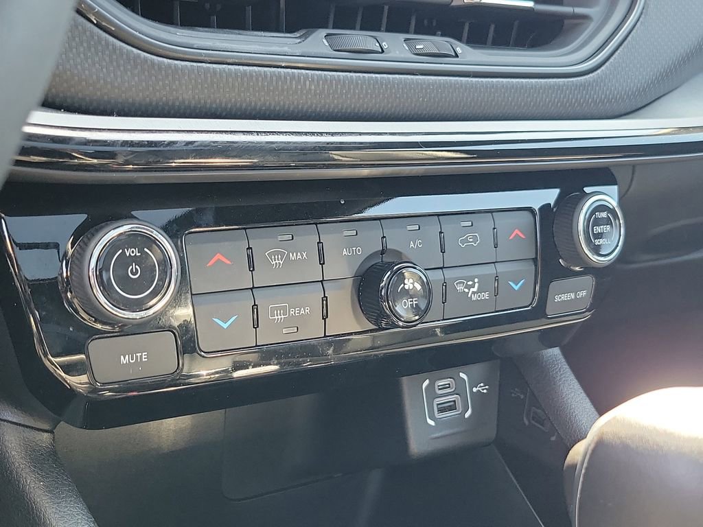 Used 2025 Jeep Compass Limited w/ High Altitude Package image 33