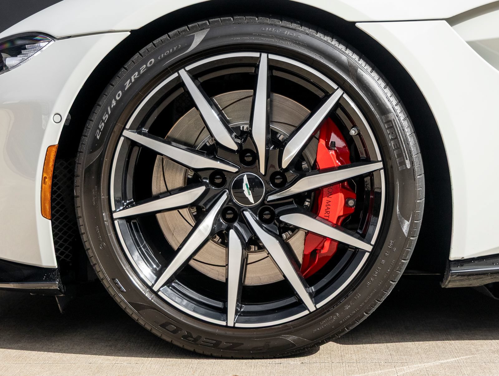 Used 2019 Aston Martin V8 Vantage Coupe RWD image 12