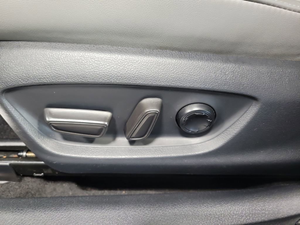 Used 2019 Toyota Avalon Limited w/ Advanced Safety Package FWD image 32