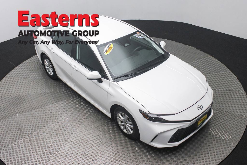 Used 2025 Toyota Camry LE image 3