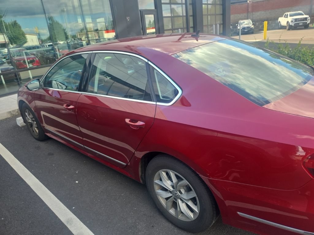 Used 2017 Volkswagen Passat 1.8T S FWD image 6