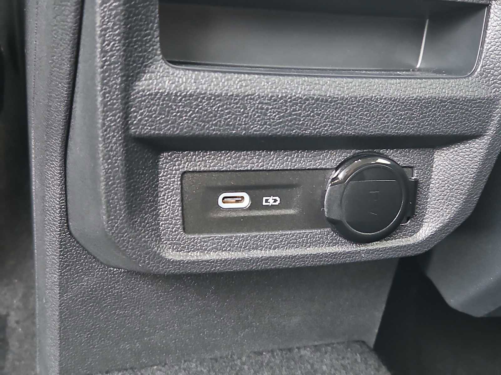 Used 2024 Volkswagen Tiguan Wolfsburg Edition image 19