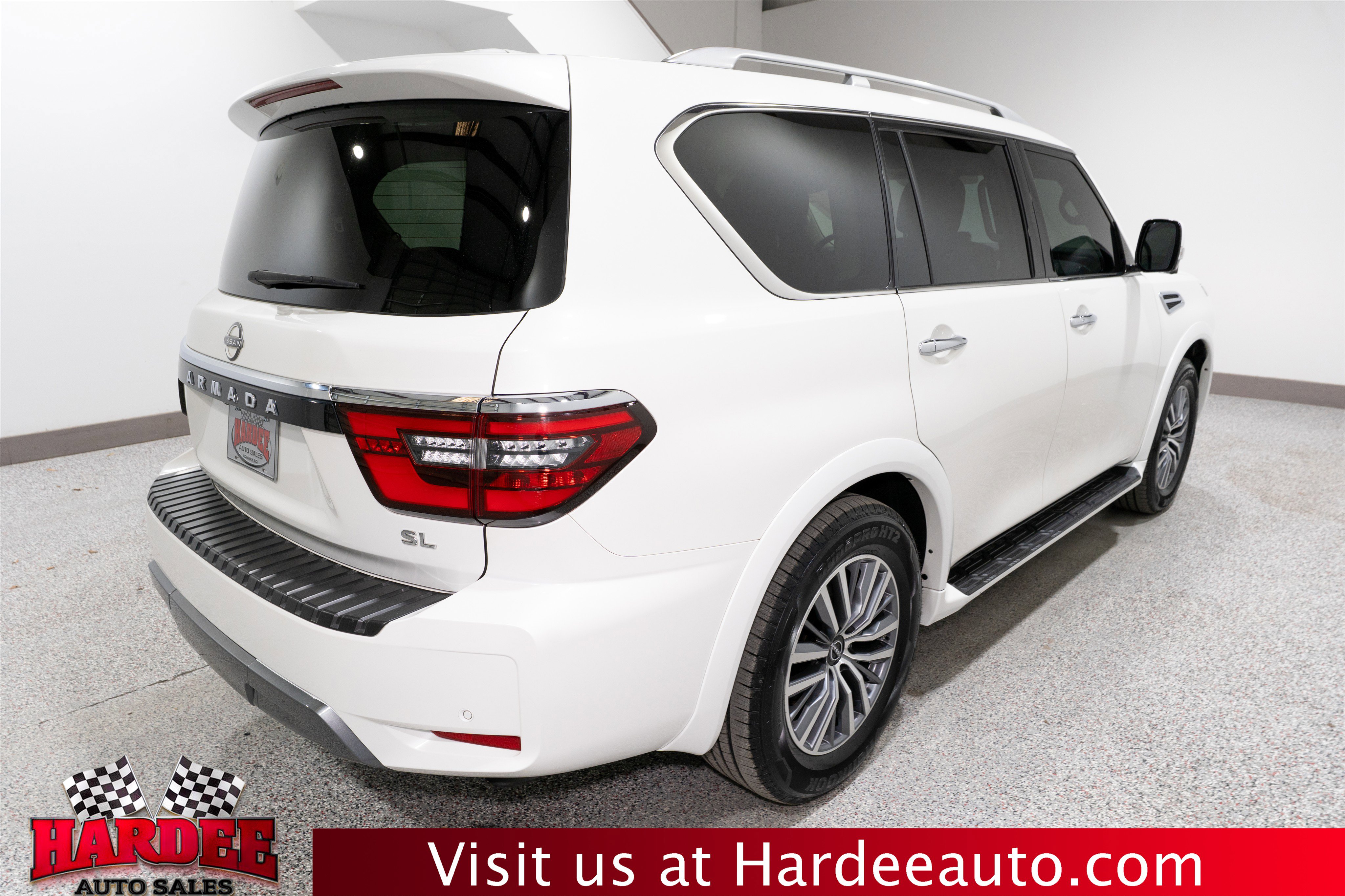 Used 2024 Nissan Armada SL w/ Captain's Chairs Package image 5