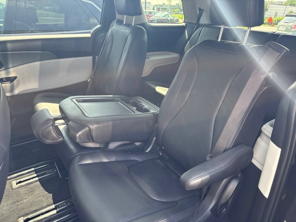 Used 2024 Kia Carnival LX FWD image 5