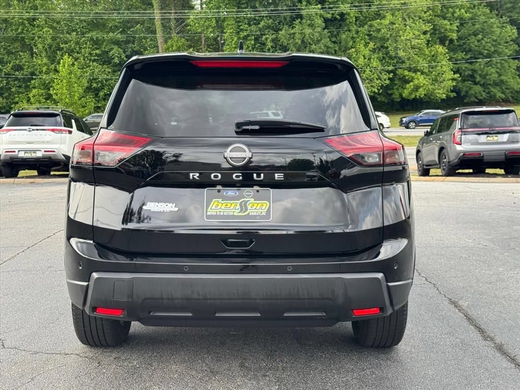 Certified 2025 Nissan Rogue SV FWD image 4
