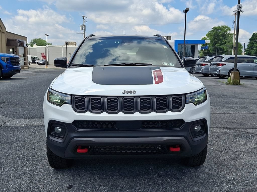 Used 2025 Jeep Compass Trailhawk AWD/4WD image 2