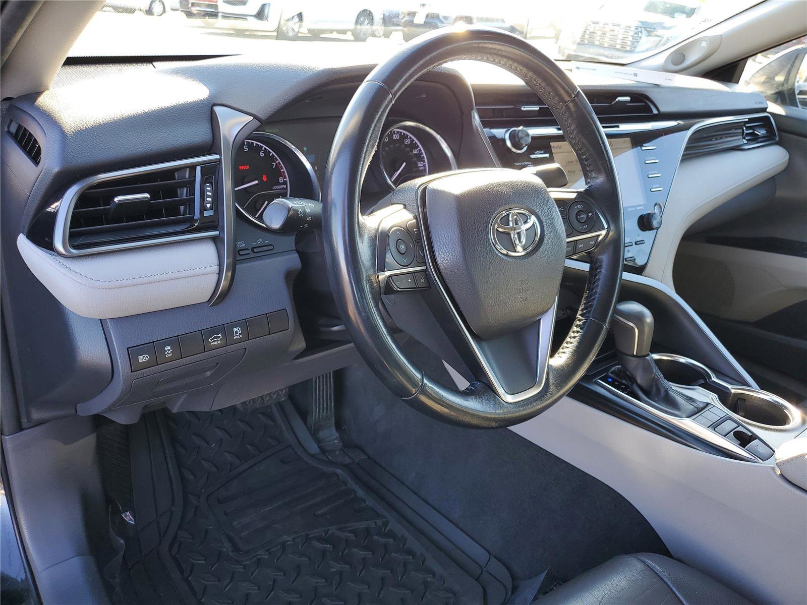 Used 2019 Toyota Camry XLE image 18