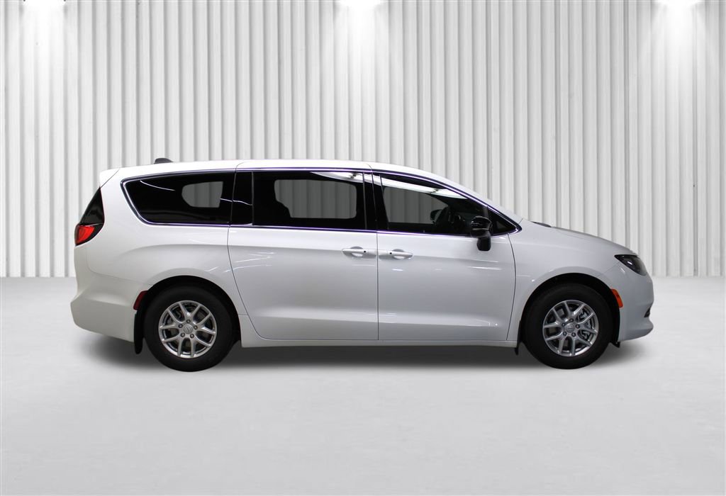 New 2026 Chrysler Voyager LX image 2