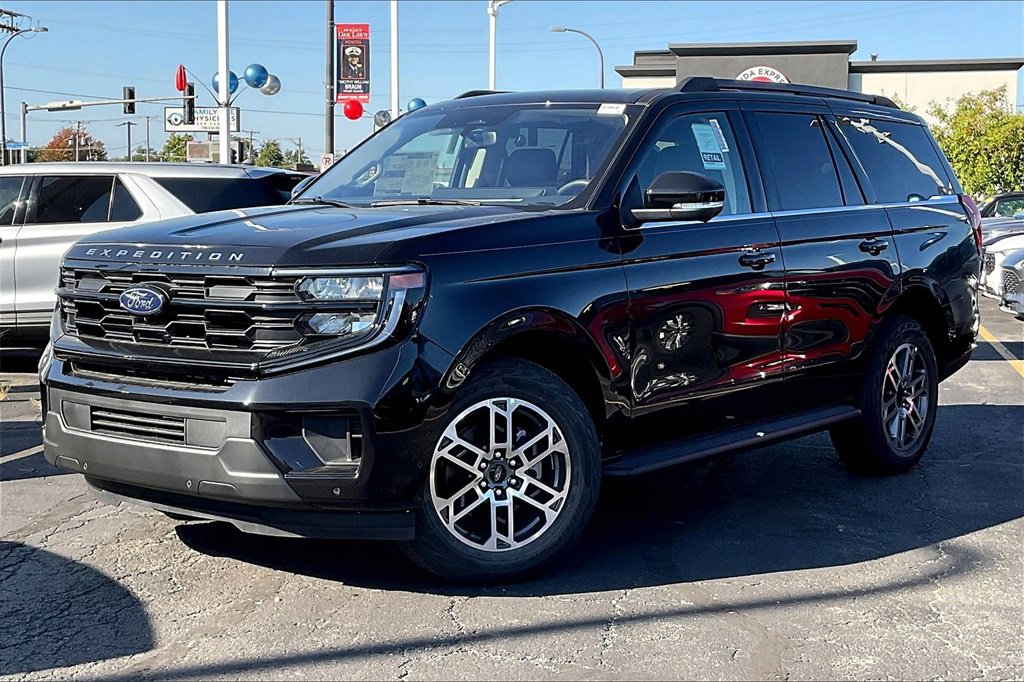 New 2025 Ford Expedition Active image 2