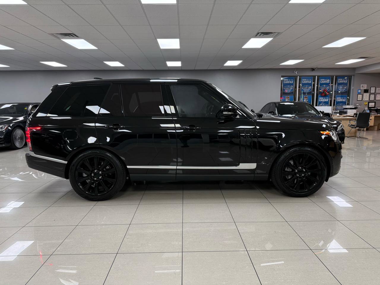 Used 2017 Land Rover Range Rover Supercharged image 8