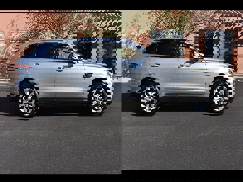 Used 2019 Jaguar F-PACE Premium image 1