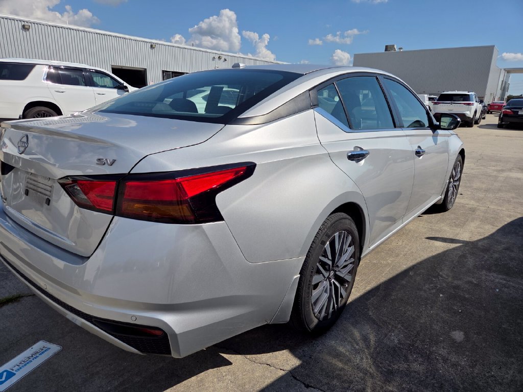Used 2024 Nissan Altima 2.5 SV FWD image 4