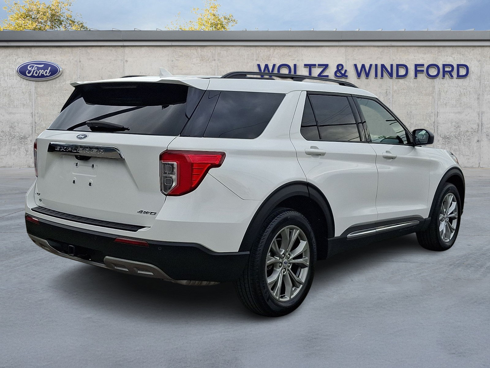 Used 2023 Ford Explorer XLT w/ Equipment Group 202A AWD/4WD image 6