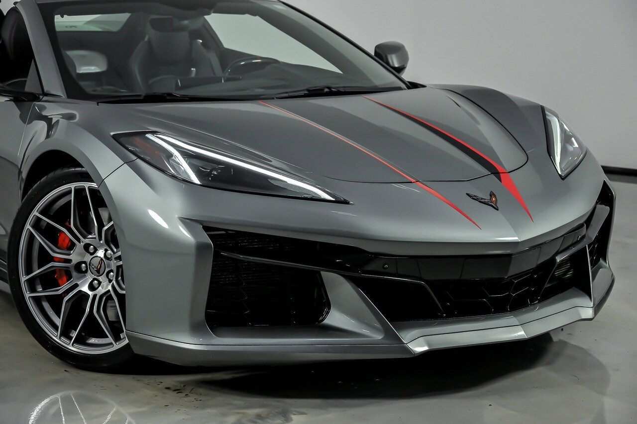 Used 2023 Chevrolet Corvette Z06 RWD image 3