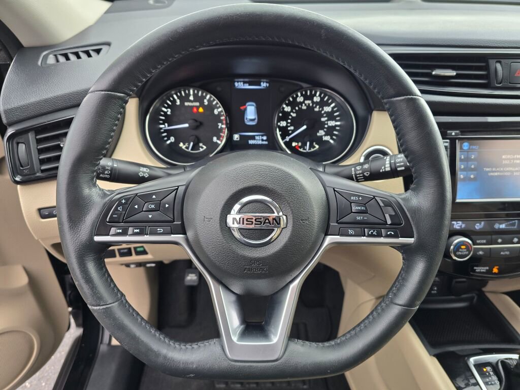 Used 2017 Nissan Rogue SV w/ SV Premium Package FWD image 17