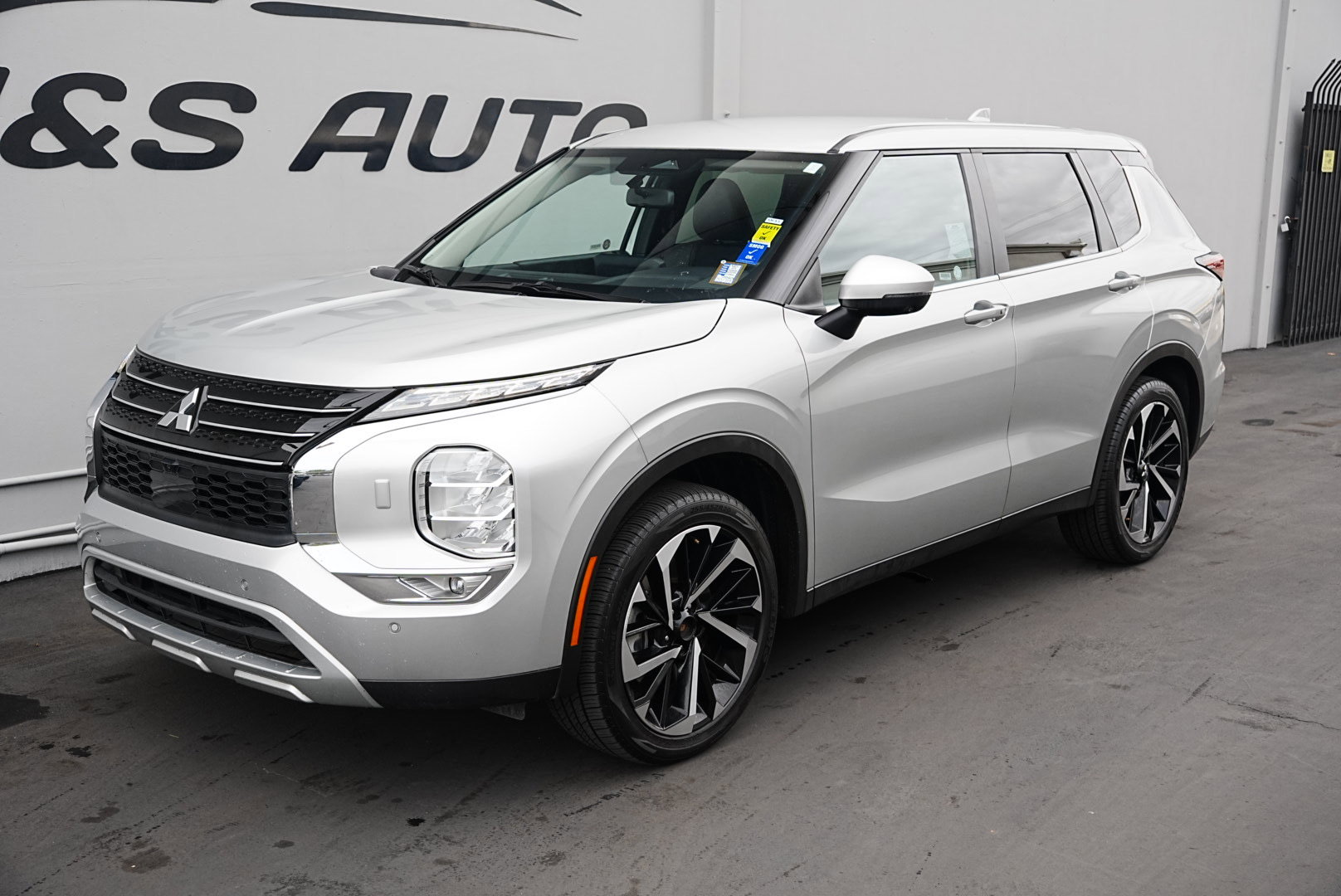 Used 2024 Mitsubishi Outlander SE image 7