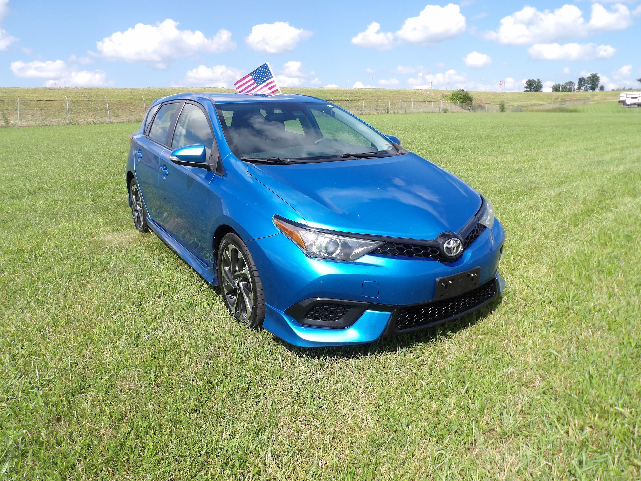 Used 2017 Toyota Corolla iM w/ Carpet Mat Package FWD image 5