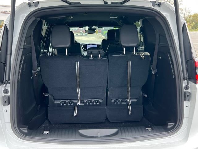 New 2027 Chrysler Pacifica Select AWD/4WD image 37