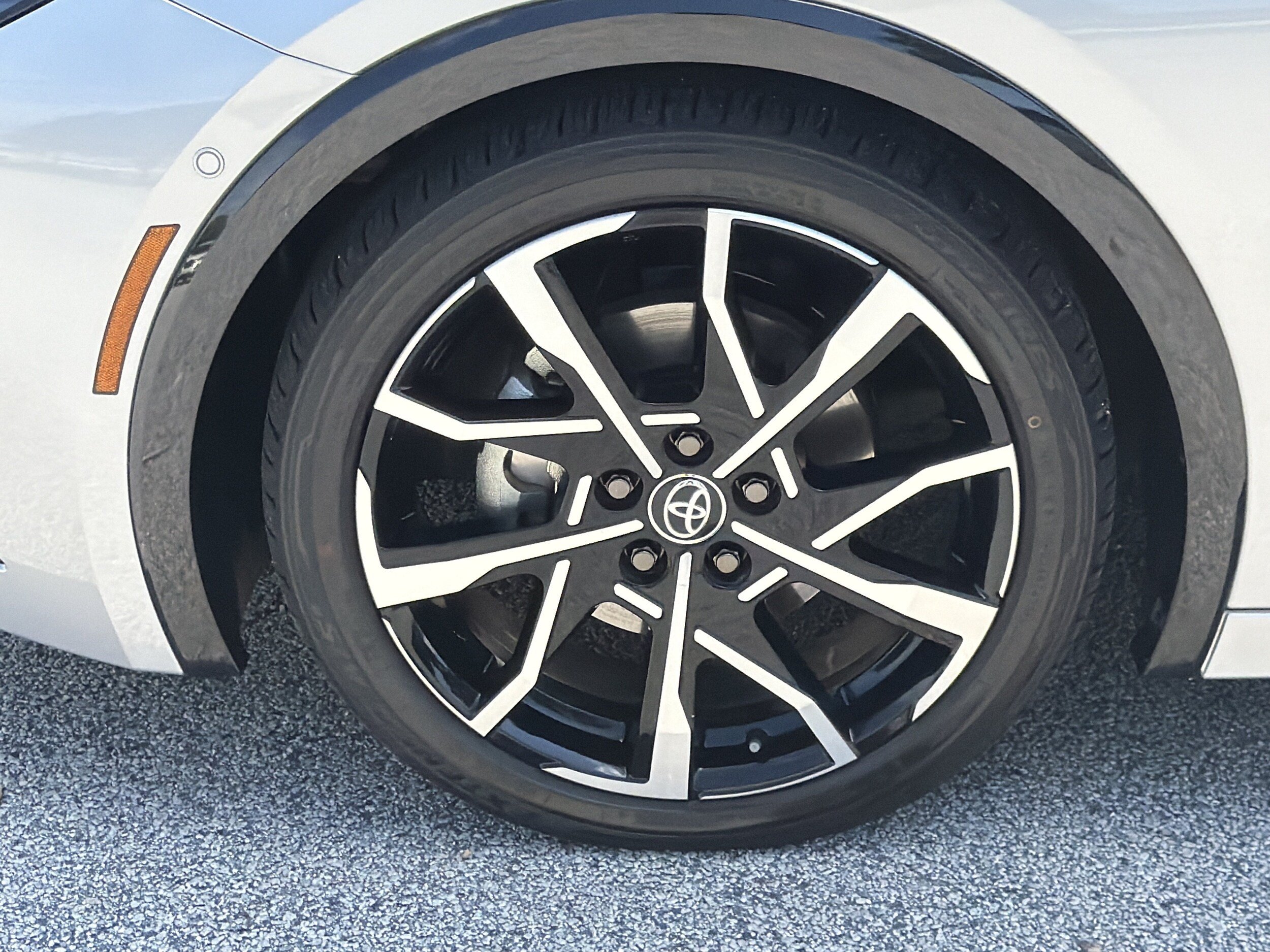 Used 2024 Toyota Prius Prime Premium w/ Advanced Technology Package FWD image 39