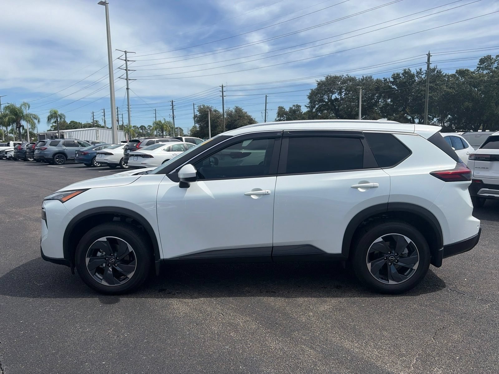 Used 2024 Nissan Rogue SV w/ SV Premium Package FWD image 4
