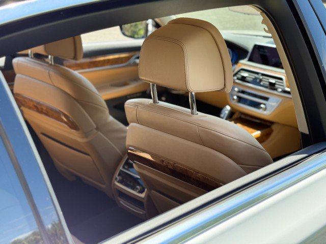 Used 2018 BMW 750i RWD image 37