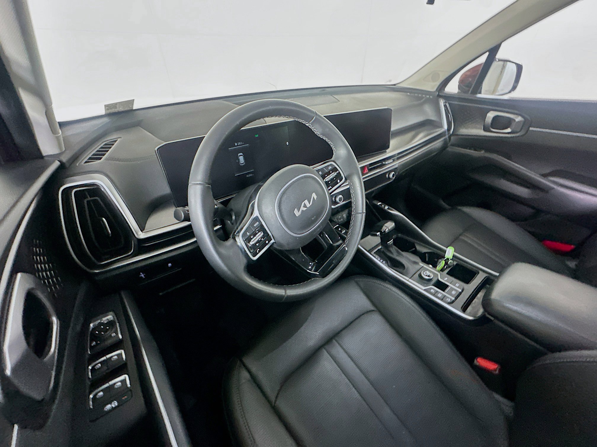 Used 2024 Kia Sorento S w/ Panoramic Sunroof Package image 17