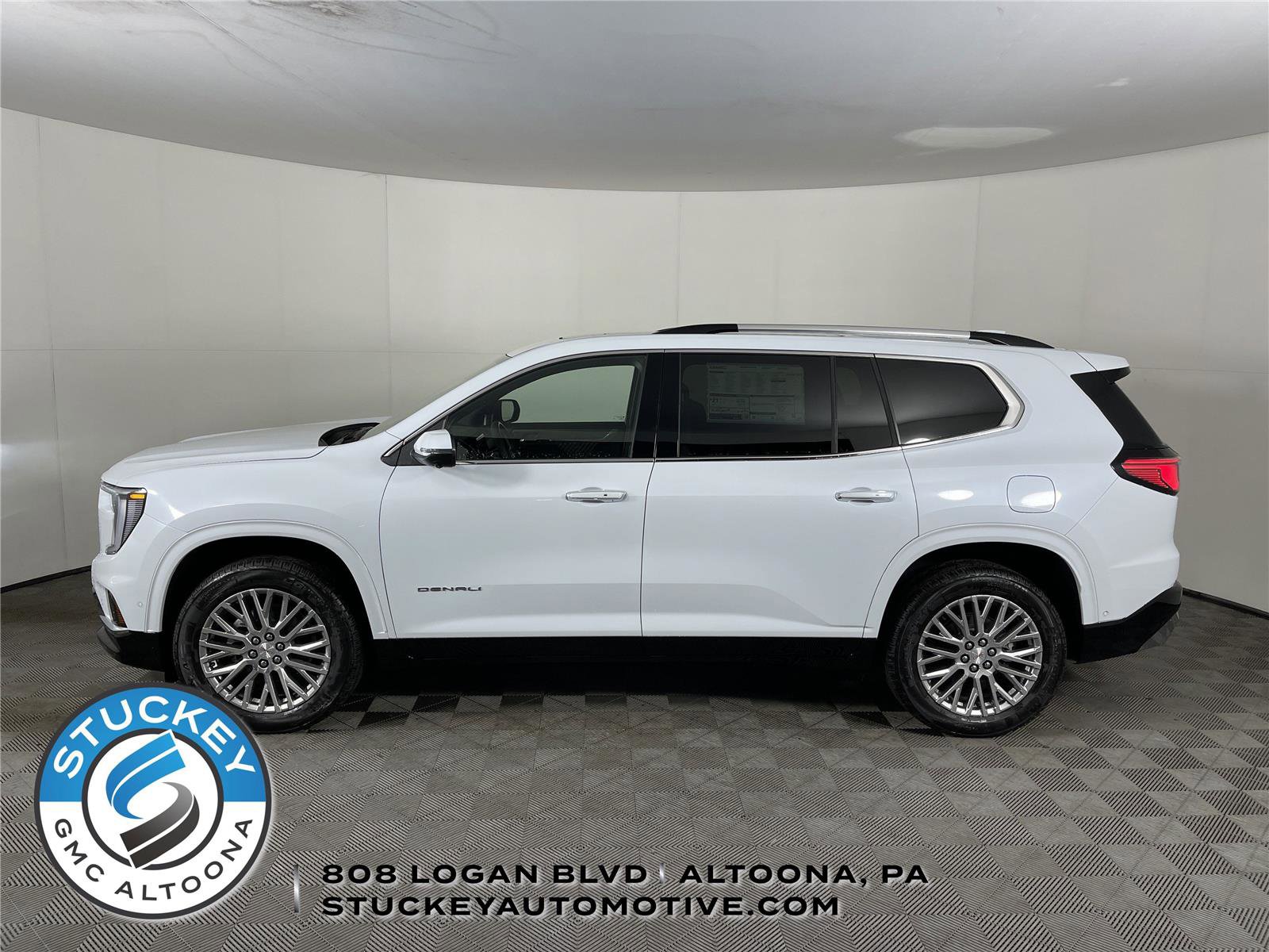New 2026 GMC Acadia Denali w/ Super Cruise Package image 2