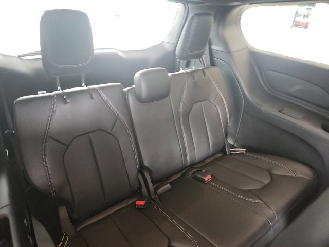 New 2026 Chrysler Pacifica Select image 11