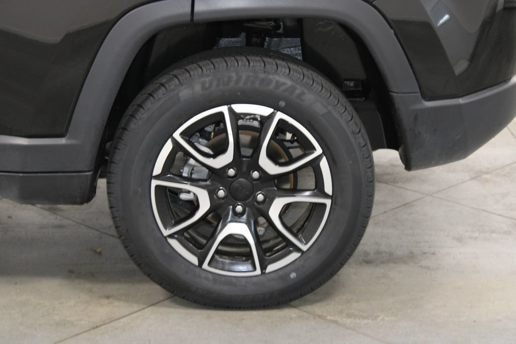 Used 2024 Jeep Compass Trailhawk AWD/4WD image 15