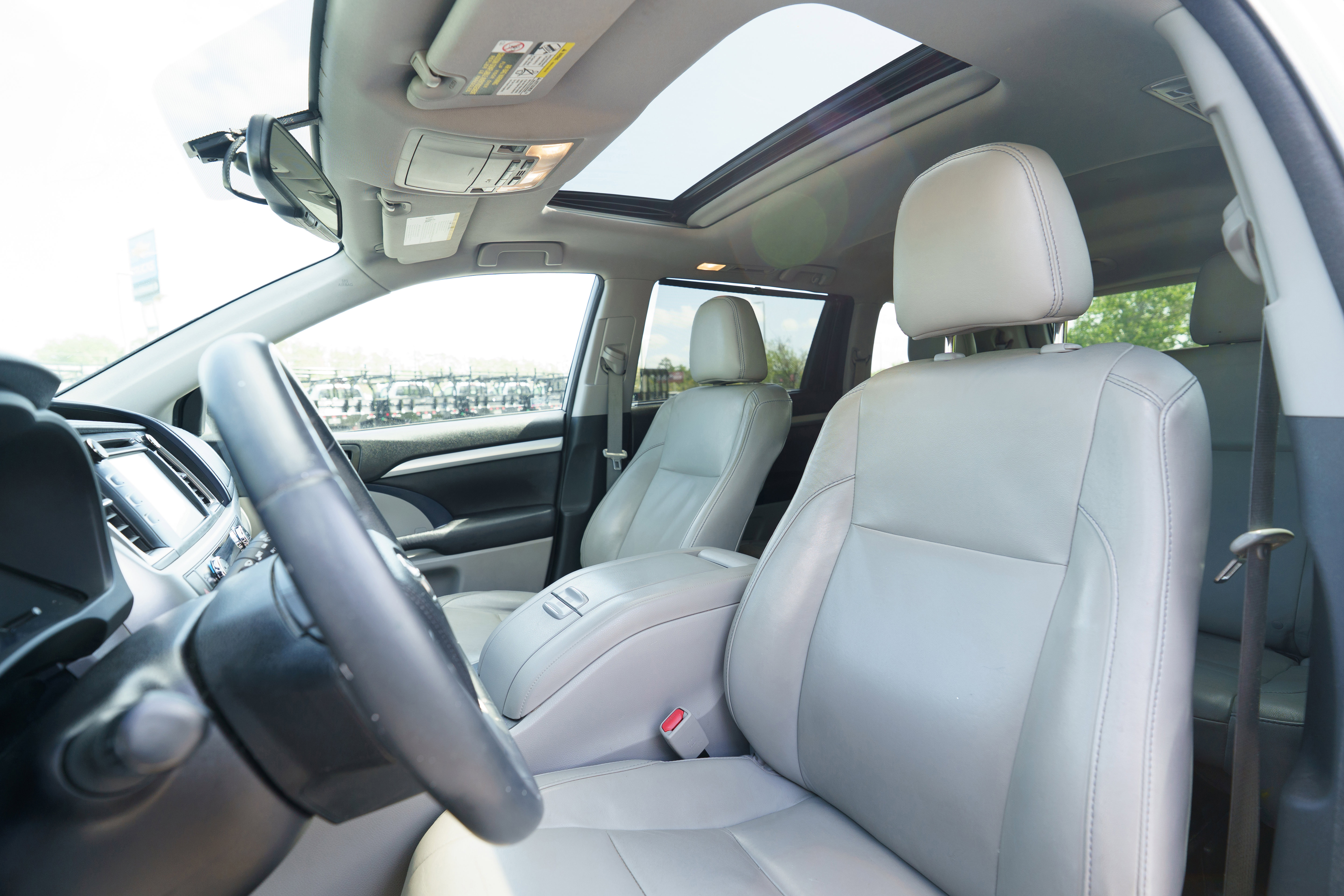 Used 2016 Toyota Highlander XLE image 8