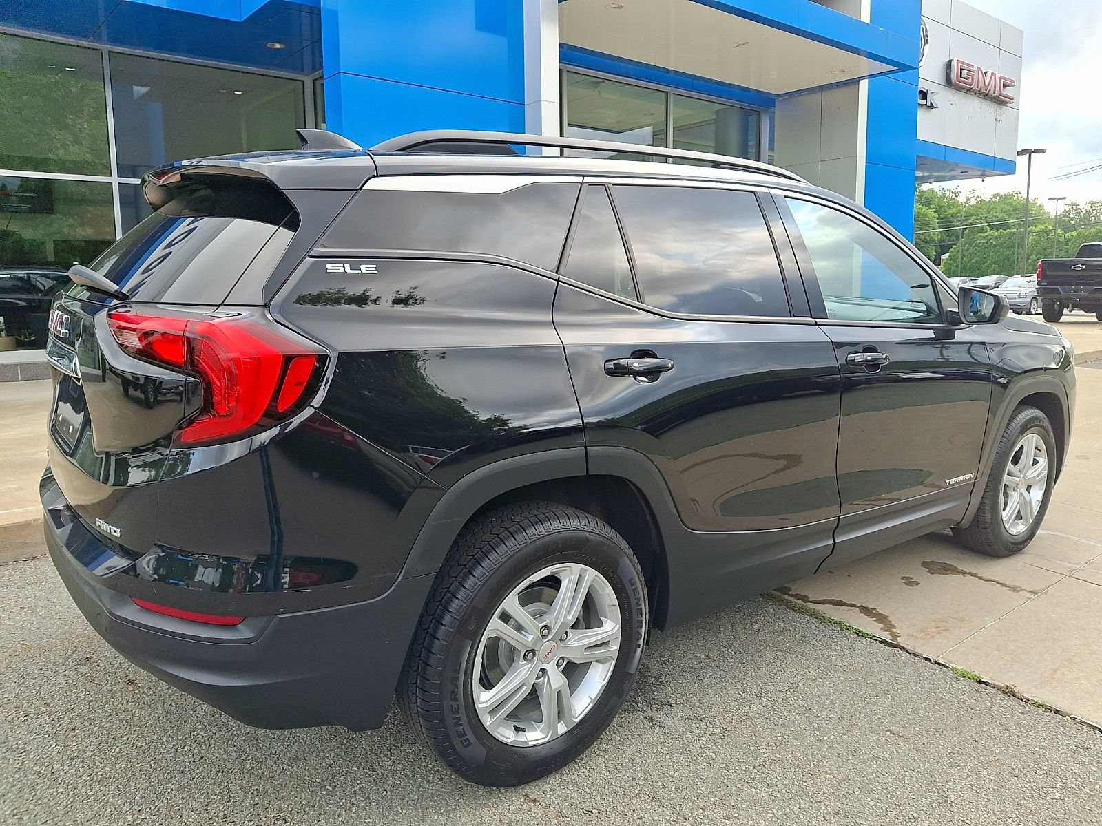 Used 2020 GMC Terrain SLE w/ Driver Convenience Package AWD/4WD image 6