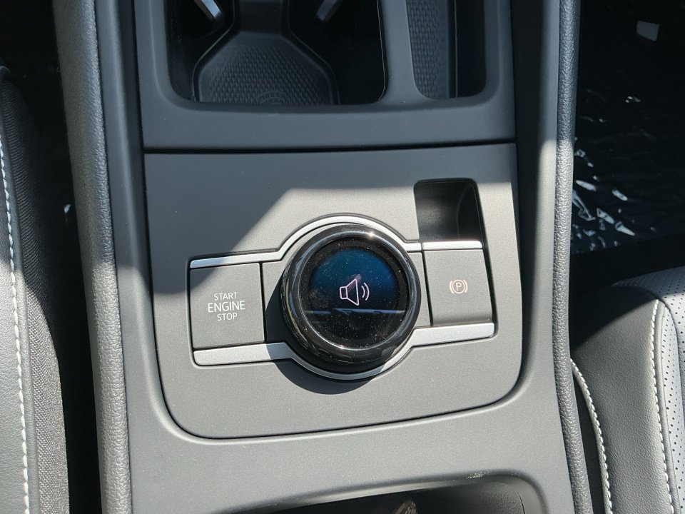 New 2026 Volkswagen Tiguan SE R-Line FWD image 20