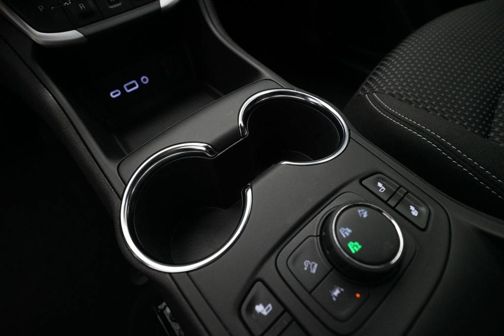 Used 2024 GMC Terrain SLE w/ Driver Convenience Package image 17