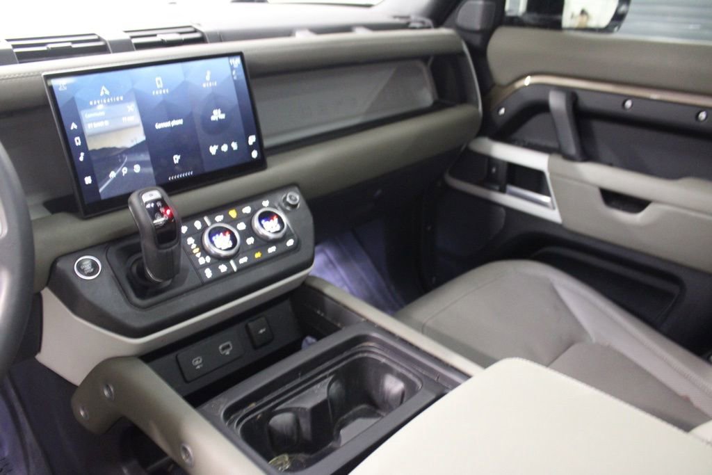 Used 2024 Land Rover Defender 110 SE AWD/4WD image 21