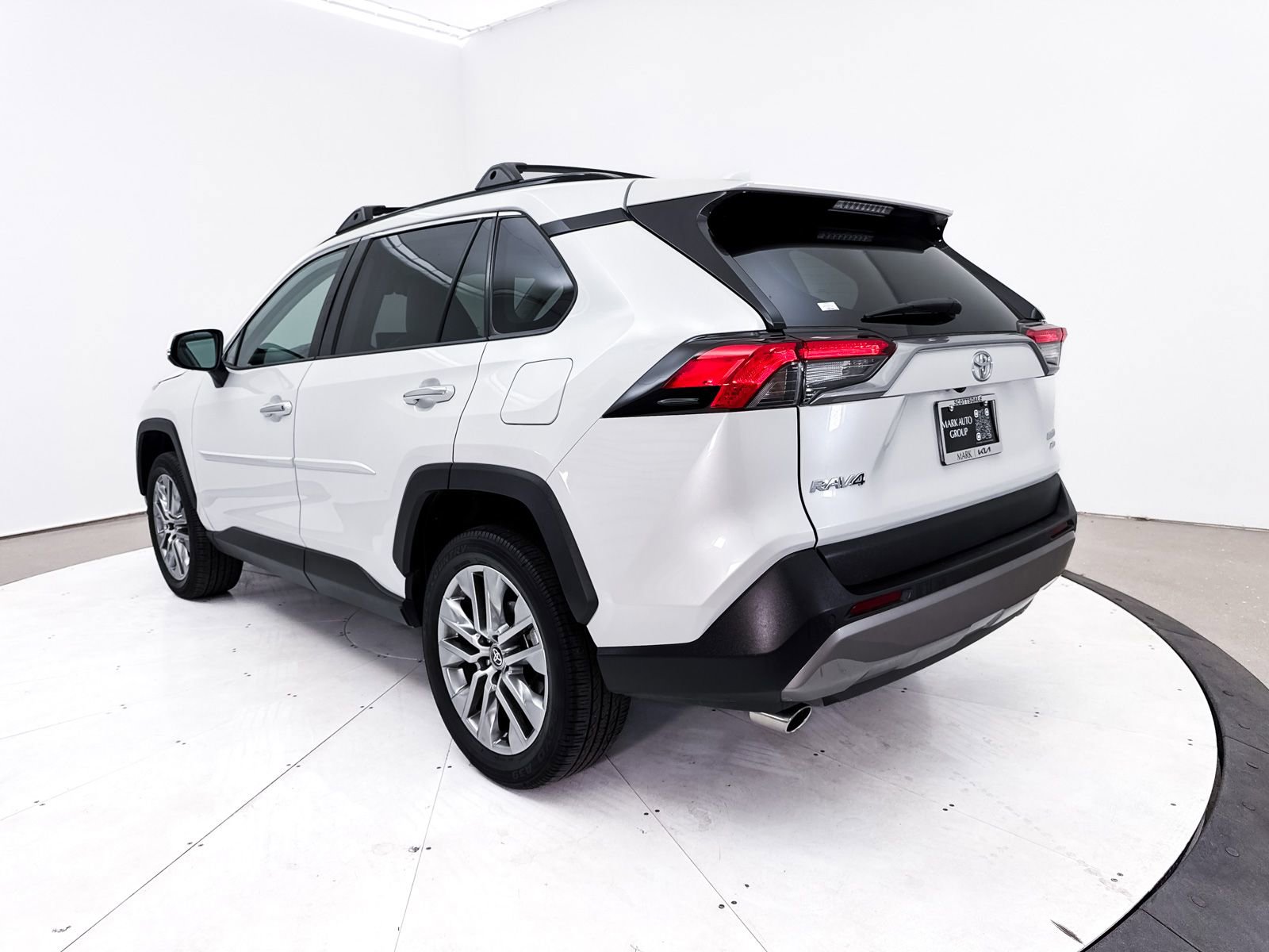Used 2023 Toyota RAV4 Limited AWD/4WD image 16
