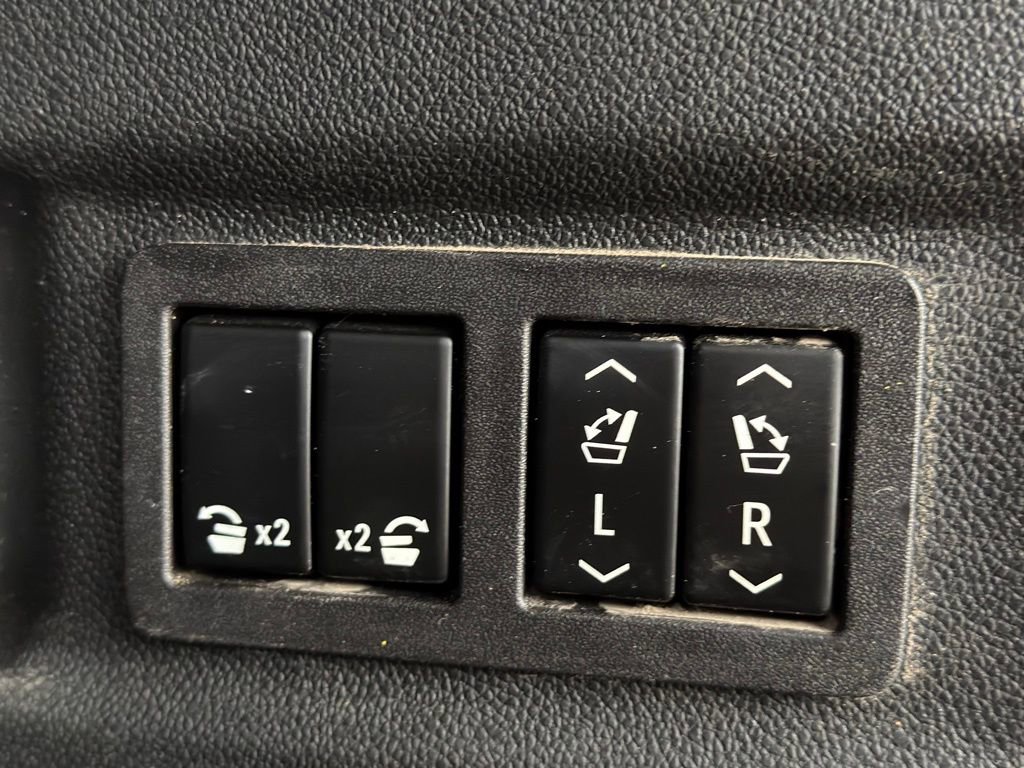 Used 2023 GMC Yukon XL Denali w/ Denali Reserve Package image 36