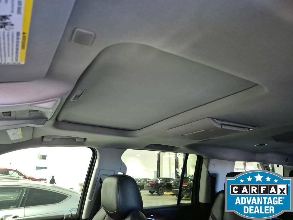 Used 2019 Cadillac Escalade ESV Premium Luxury w/ LPO, Radiant Package AWD/4WD image 18