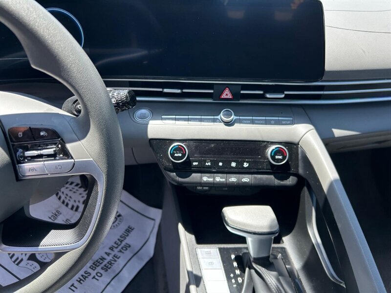 Used 2024 Hyundai Elantra SEL FWD image 38