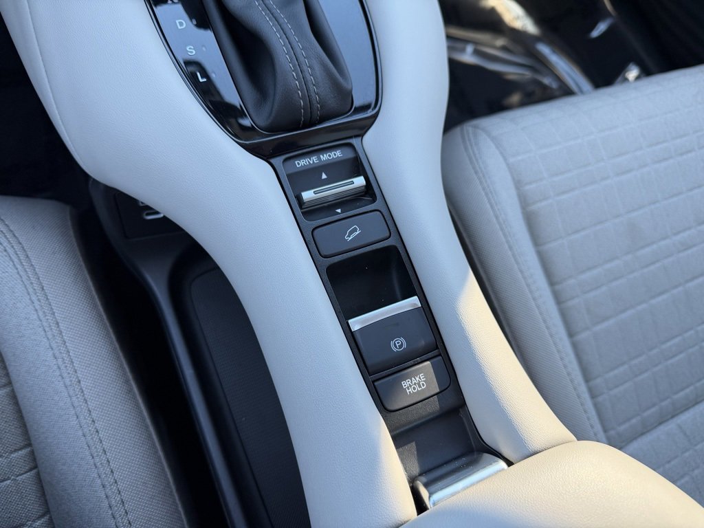 Used 2025 Honda HR-V LX image 25