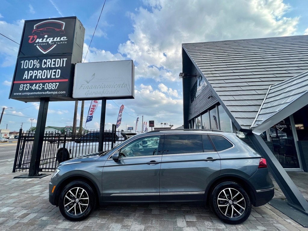 Used 2021 Volkswagen Tiguan SE w/ Panoramic Sunroof Package FWD image 7