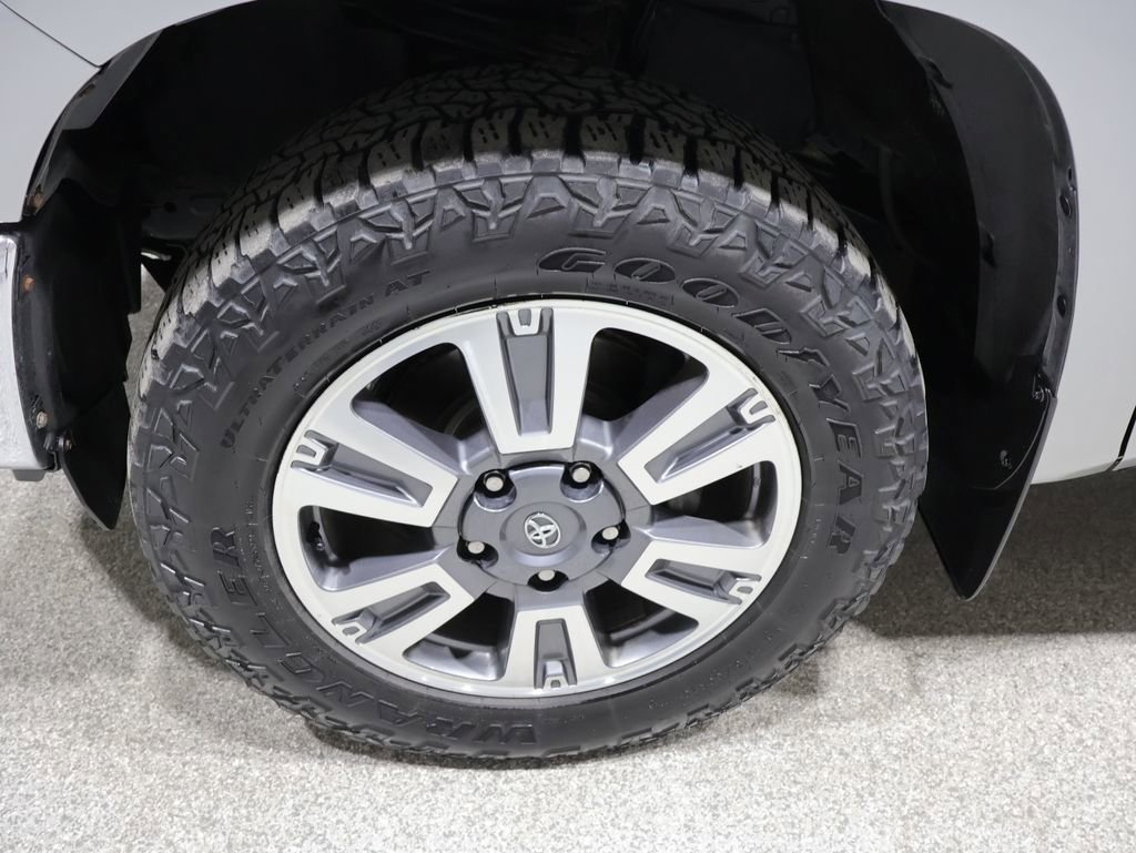 Used 2016 Toyota Tundra SR5 w/ SR5 Upgrade Package AWD/4WD image 9