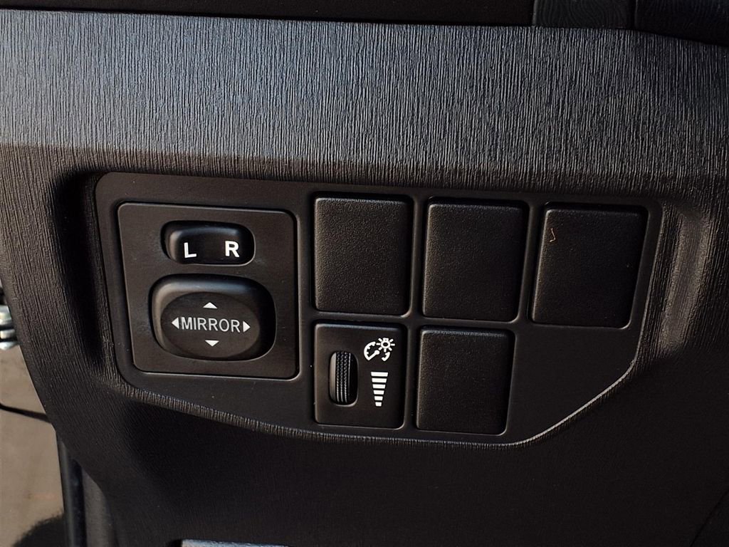 Used 2015 Toyota Prius Four image 13