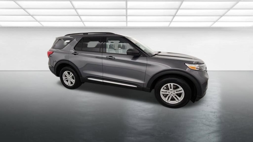 Used 2024 Ford Explorer XLT w/ Equipment Group 202A AWD/4WD image 9