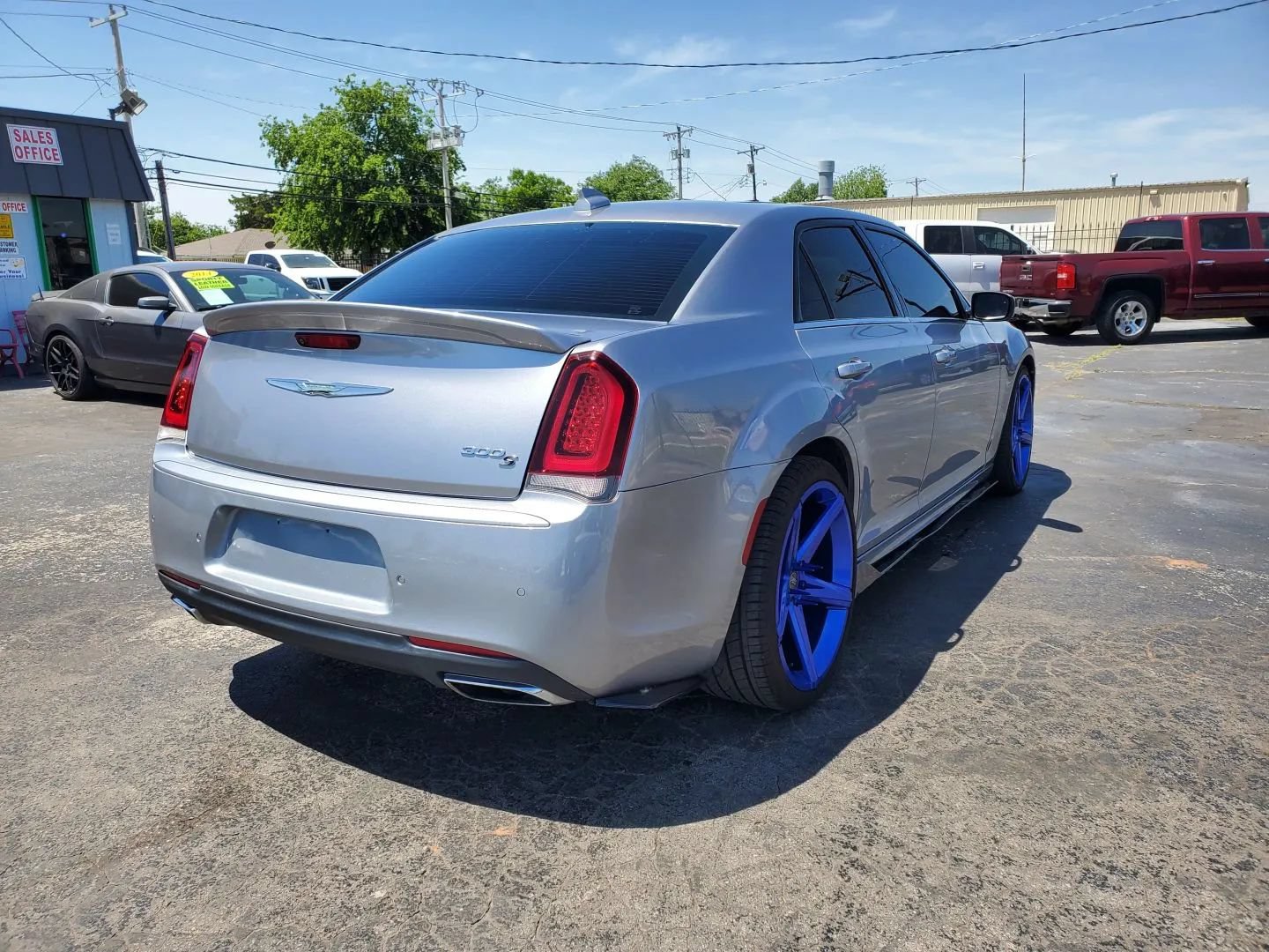 Used 2018 Chrysler 300 S w/ 300S Premium Group RWD image 4