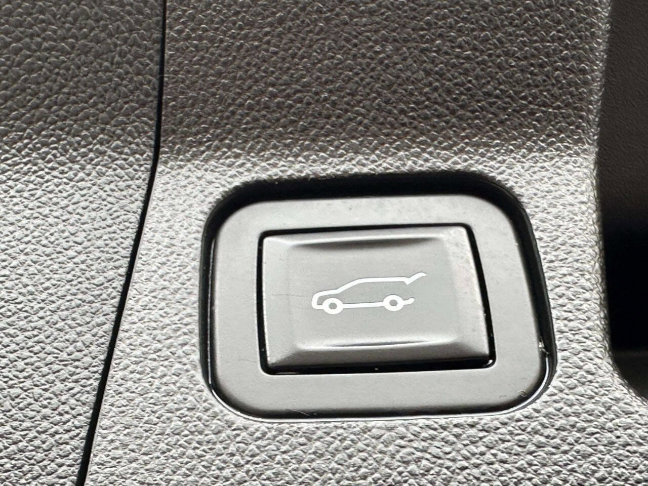 Used 2019 GMC Acadia Denali image 18