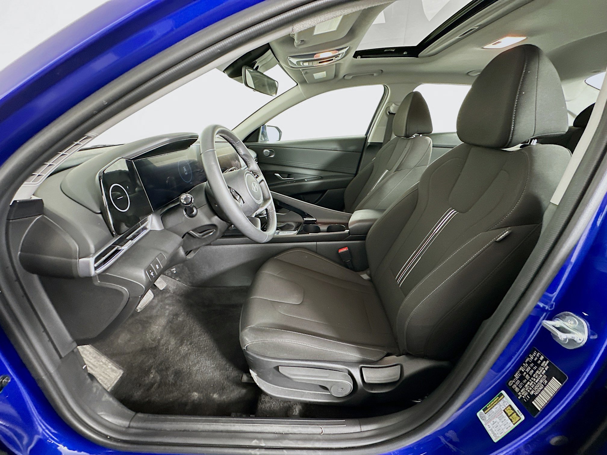 Used 2025 Hyundai Elantra SEL image 13