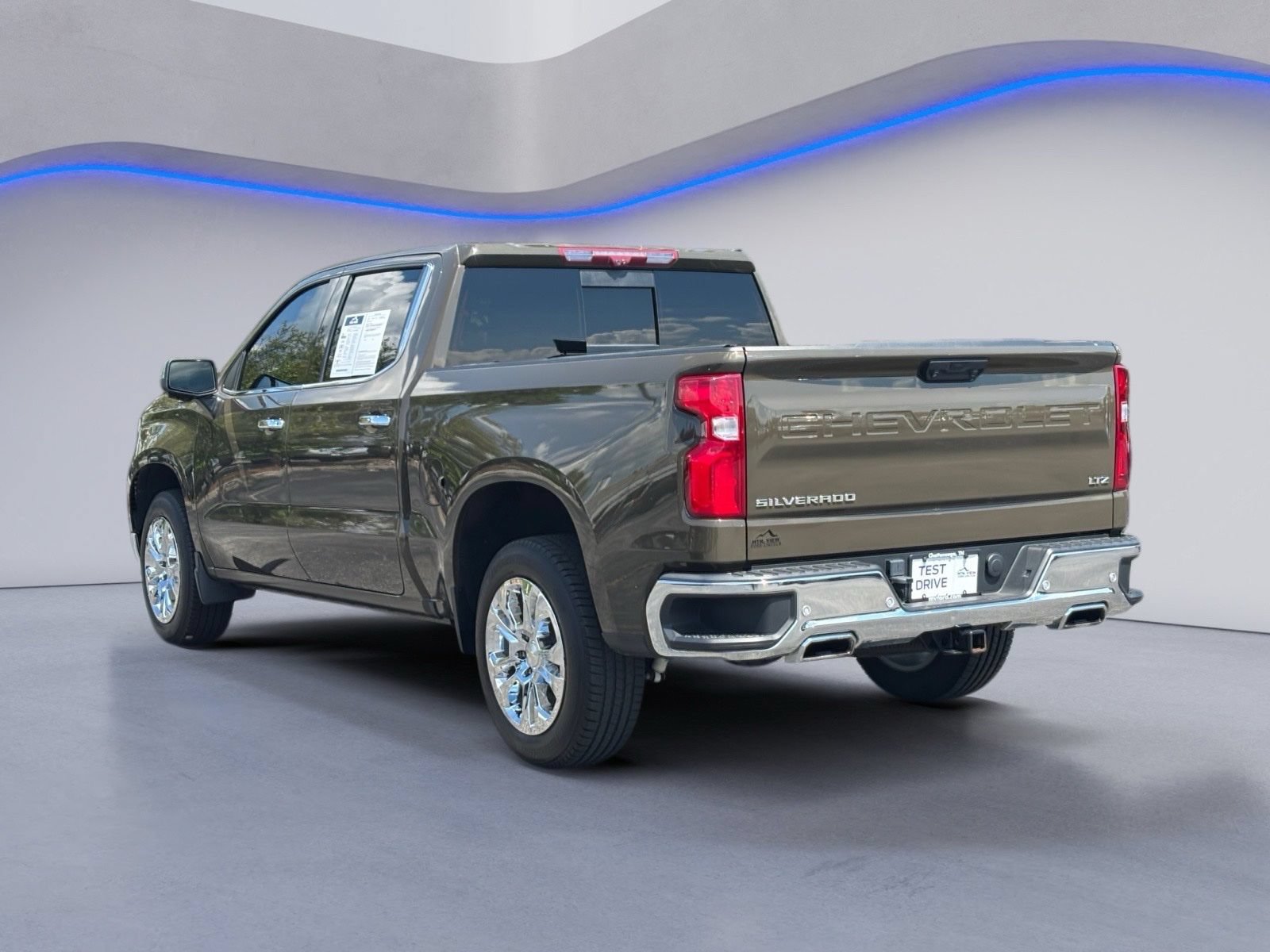 Used 2023 Chevrolet Silverado 1500 LTZ w/ LTZ Premium Package AWD/4WD image 7